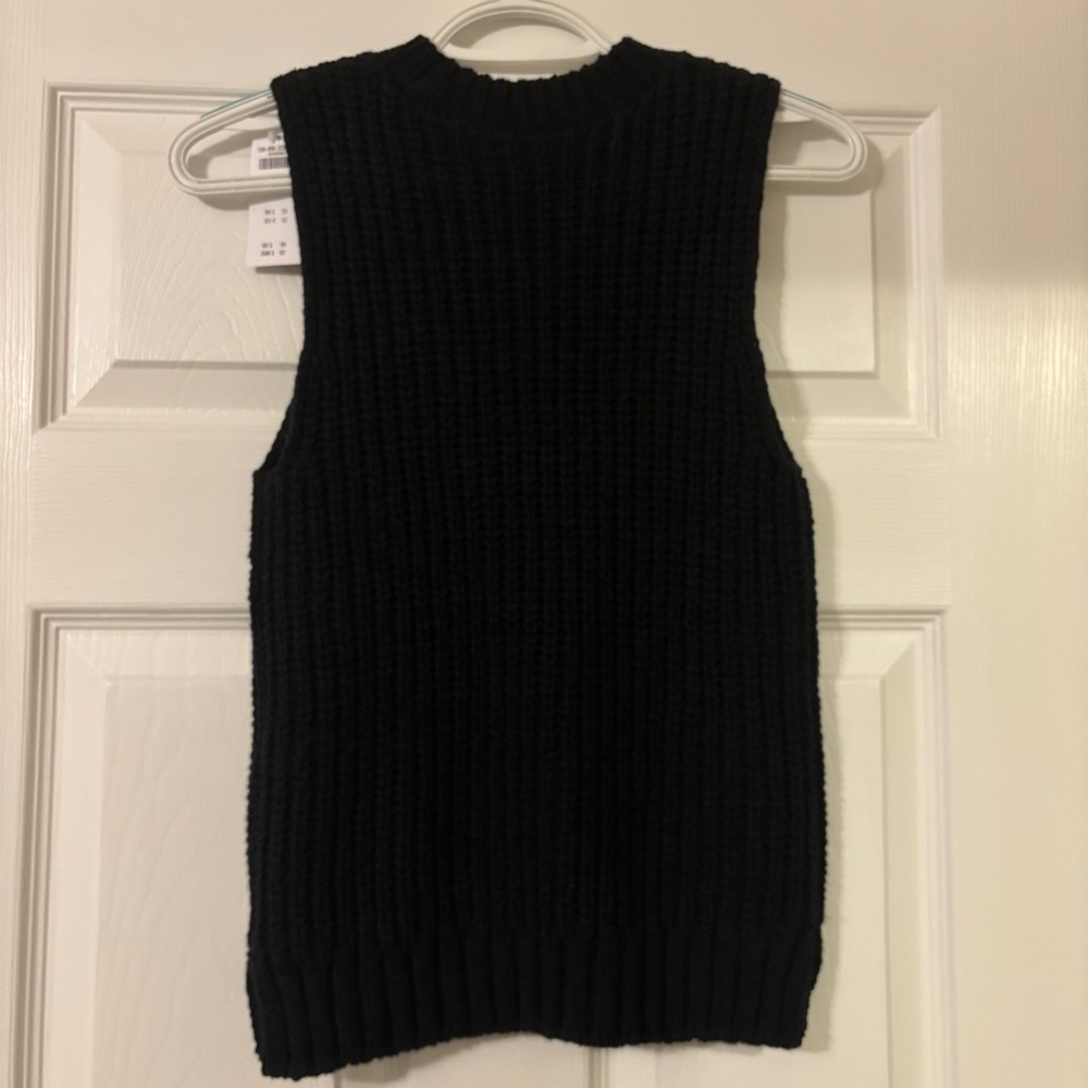Abercrombie & Fitch Sleeveless Sweater - Picture 2 of 3